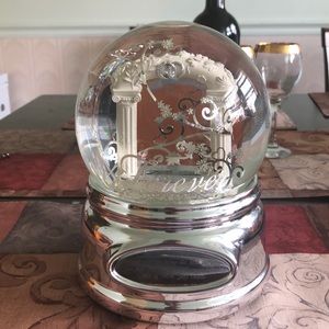 Danbury Falls “Forever” Globe